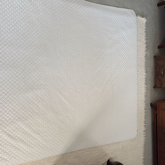 Echo New York Neutral Quilt Queen Light Gray - Picture 3 of 12